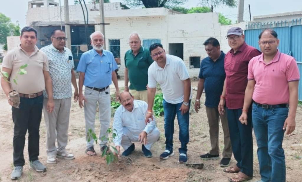 Lions Club Ratia City Plants 100 Saplings Under the One District One Project Initiative